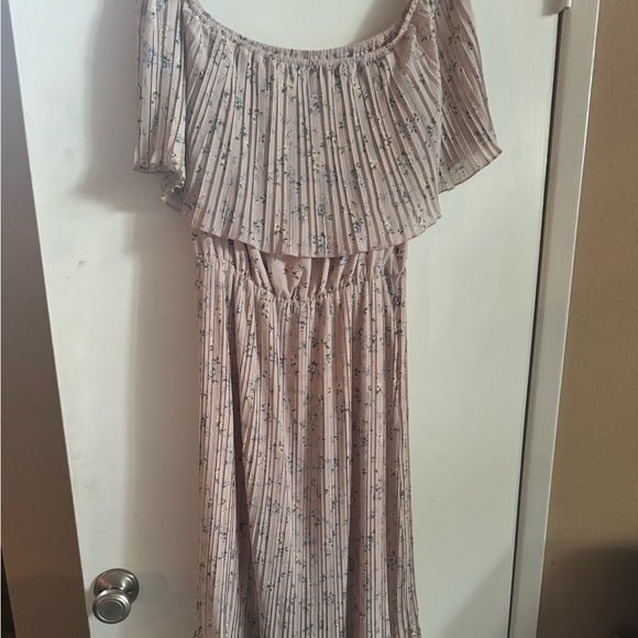 MELLODAY Pink Floral Off Shoulder Pleated Dress - Picture 2 of 9